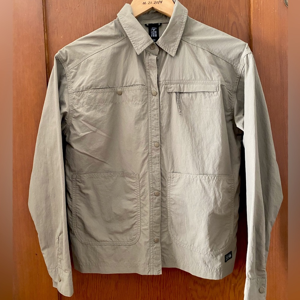 Mountain Hardwear lightweight hiking shirt. Women’s size xs. Khaki.